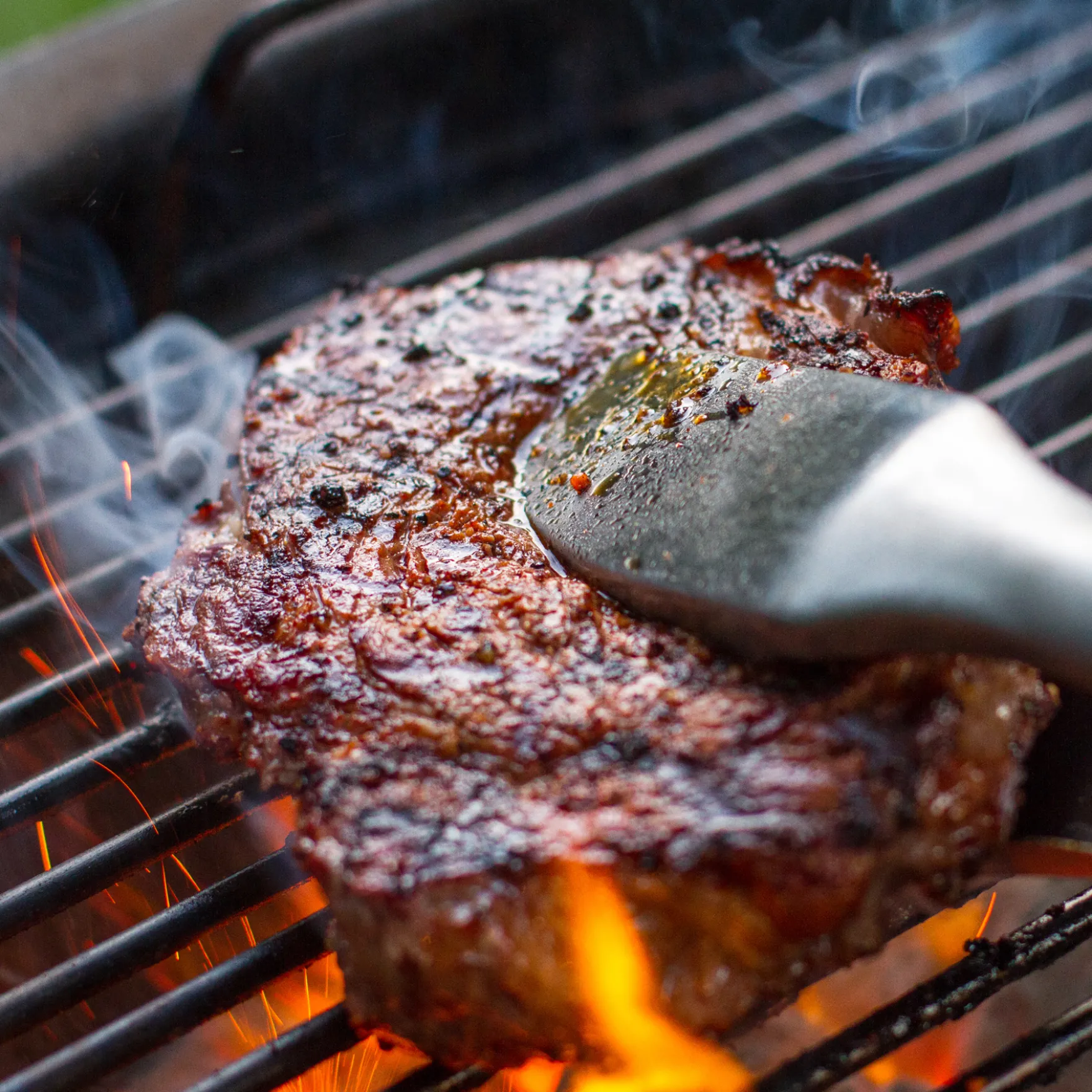 22” Master-Touch™ Charcoal Grill