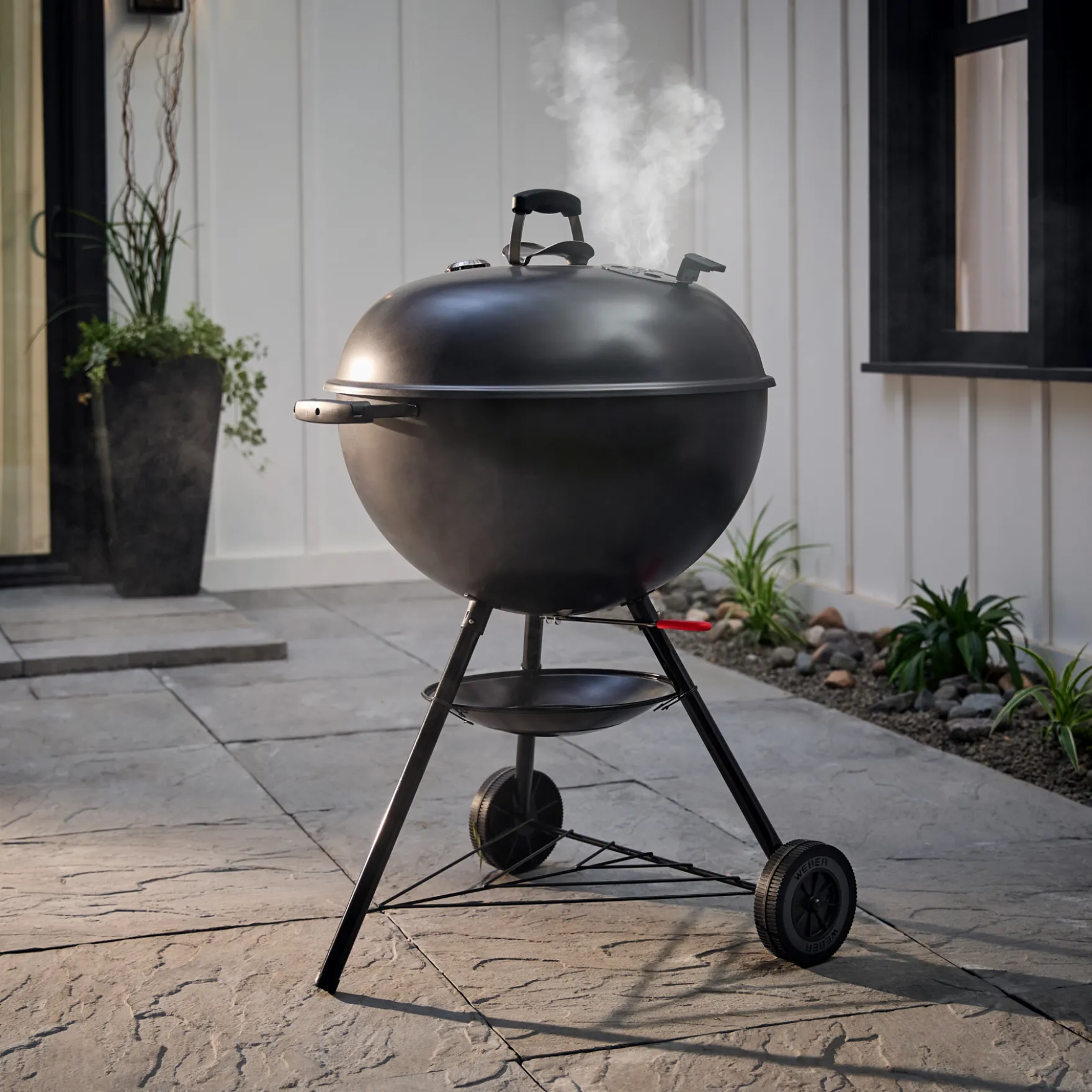 22” Original Kettle® Stealth® Edition Charcoal Grill