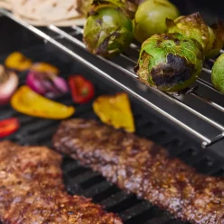 Spirit® E-425C Gas Grill Stealth® Edition (Natural Gas)